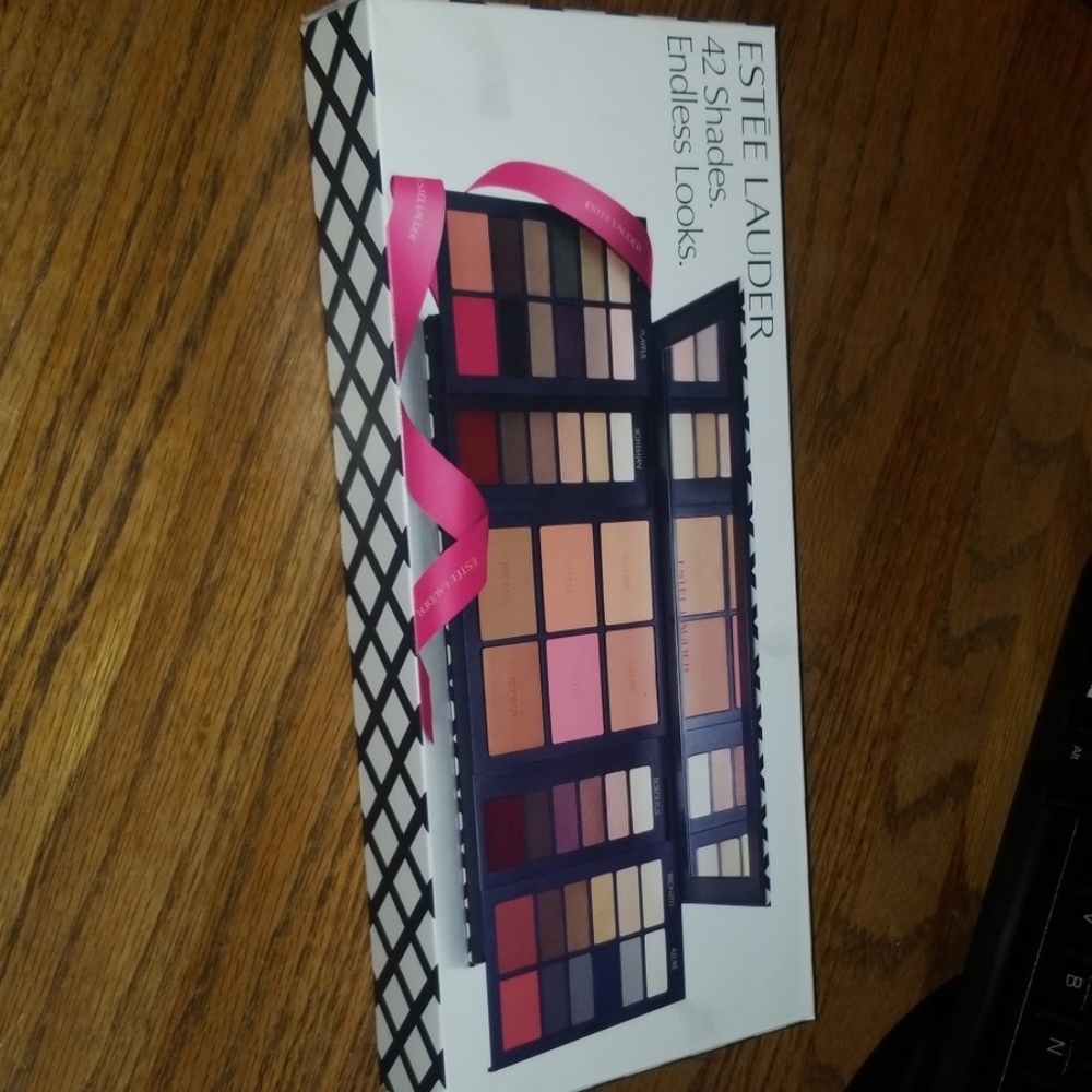 Estee Lauder 42 shades Endless Looks
